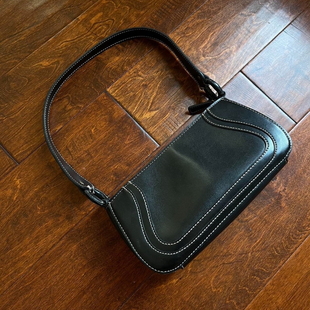 Elegant Black Leather Shoulder Bag